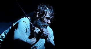 Erdal Beşikçioğlu'ndan Bir Delinin Hatıra Defteri