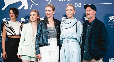 Tar filminin oyuncuları Venedik'te kırmızı halıda