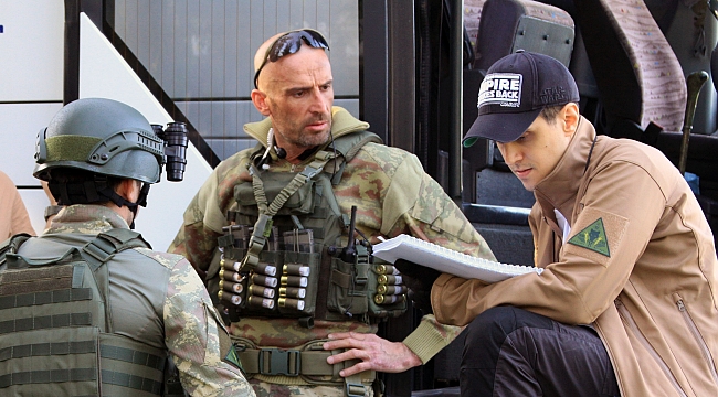 Dağ 2 filmi için 76 metreden atladılar