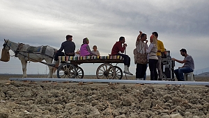 Aşık Veysel’in hayatından esinlenilen “Aşık” vizyona giriyor