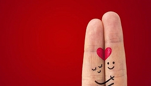 Sevgililer Günü'nde erkekler en çok çiçek, kadınlar ise giyecek alıyor