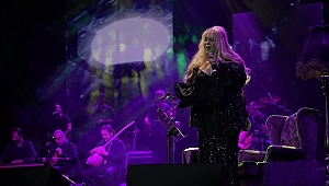 Zerrin Özer yeniden sahnelere döndü