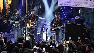 'Adamlar'dan rock'n roll şov