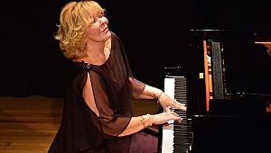 Gülsin Onay’dan çocuk hastalar yararına piyano resitali