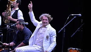 Goran Bregovic Harbiye'de konser verdi
