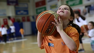 Kadıköy'de çocuklar için ücretsiz kış spor okulu