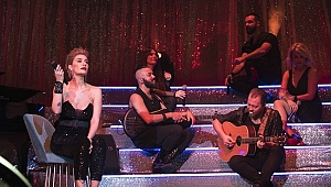 Sıla sanat hayatının 10. yılını sahnede kutladı