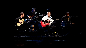 Vedat Sakman’ın gitarı eşliğinde Nâzım dizeleri