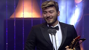 Enes Batur'un Altın Kelebek'i geri alındı