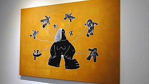 İzleyiciyi ayağa kalkmaya çağıran sergi: Âdem