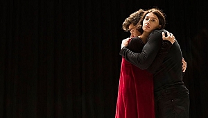 “Kürk Mantolu Madonna” sahnelenmeye devam ediyor