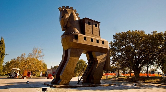 Homeros Edebiyat Festivali ile “4 gün 11 yazar 6 bin kitap”