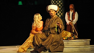 Arkeoloji Müzesi bahçesinde Saraydan Kız Kaçırma operası