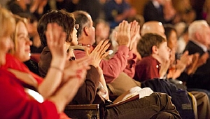 Tiyatro ve sinemaya ilgi artıyor