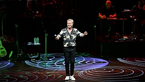 Levent Yüksel Harbiye'de konser verdi