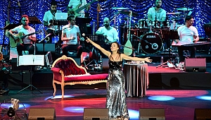 Yıldız Tilbe'yi Harbiye'deki ilk konserinde 5 bin kişi izledi