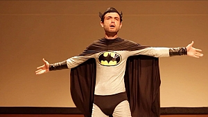 Devinim Tiyatro yeni sezona “İd, Ego ve Süper Kahraman” ile merhaba diyor