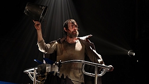 Erdal Beşikçioğlu, Bir Delinin Hatıra Defteri ile Ege turnesinde