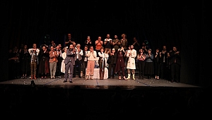 Şehir Tiyatroları'nın yeni oyunu Hastalık Hastası seyirciyle buluştu