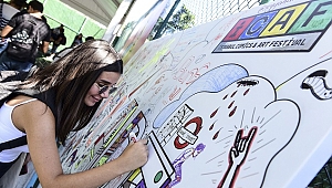 İCAF “Hayvan Gibi” temasıyla Beşiktaş sokaklarında