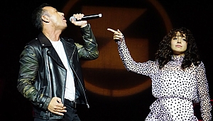 Mustafa Sandal'dan Zeynep Bastık'a Mod jesti