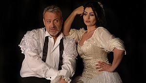 Deniz Çakır ve Engin Alkan Tarla Kuşuydu Jüliyet ile sahnede