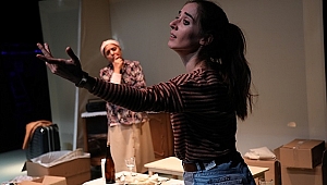 Hülya Karakaş ve Ayşe Günyüz Demirci ile İBB Şehir Tiyatrolarının yeni oyunu Çın Sabahta'yı konuştuk