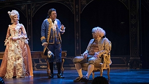 Okan Bayülgen ve Selçuk Yöntem Amadeus ile aynı sahnede