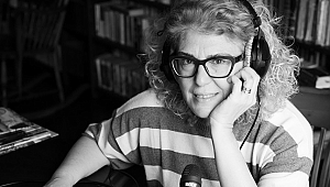 Deniz Yüce Başarır ile Türkiye'de sesli kitap ve podcast kültürünü konuştuk