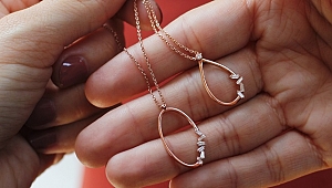 Pırlanta Kolye ve Küpelerde %50 İndirim!