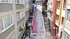 Beşiktaş'ın merdivenleri renkleniyor