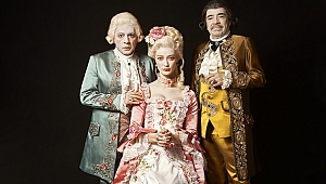 Amadeus oyuncularından seyirciye teşekkür 