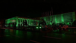 İBB binası yeşile büründü