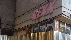 Tarihi Rexx Sineması’nda yıkım başladı