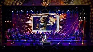 Yılbaşı gecesi hologram teknolojisi ile Selami Şahin ve Zeki Müren düeti