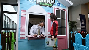 Bu eczanede ilaç yerine kitap var