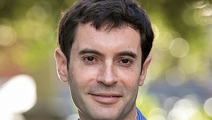 J.C. Sharman kimdir?