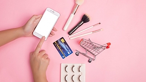 Kadınlar kozmetiğe, erkekler yemeğe harcadı 