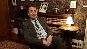 Anthony Gottlieb kimdir?