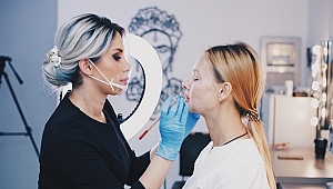 Cansu Durkun kaş tasarımı ve kalıcı eyeliner uygulaması konusunda fark yaratıyor