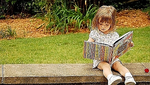 Çocuklara çizgi film mi izletmeli, hikaye kitabı mı okumalı?