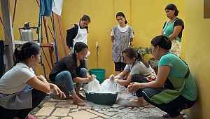 Filipinli işçi kadınların ‘Denizaşırı’ hikâyeleri 1 Mayıs’ta izleyici ile buluşuyor