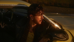 Oscar and the Wolf’tan yeni şarkı: James