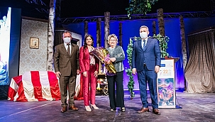 Nevra Serezli’ye Yaşam Boyu Başarı Ödülü