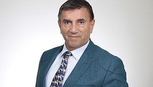 Üstün Dökmen kimdir?