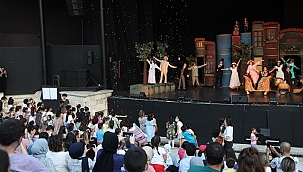 Açıkhava Yaz Oyunları Pollyanna ile başladı