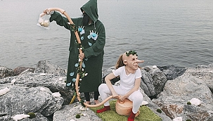 Biberon, konfeti ve dinozoru bir araya getiren çevrimiçi sergi: Rahat hissediyor musun?