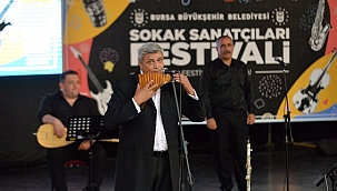 Bursa'da sokak sanatçıları konser verdi