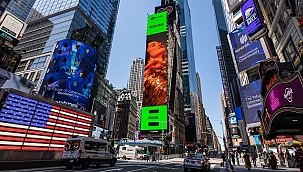 Göksel New York Times Square’de
