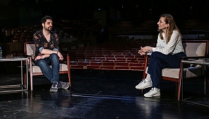 “Tiyatro çiğ bir yemekse onu pişiren şey seyirci oluyor”